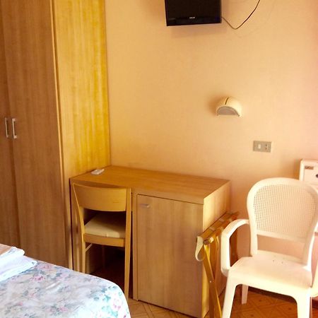 צ'סנטיקו Hotel Settebello B&B חדר תמונה
