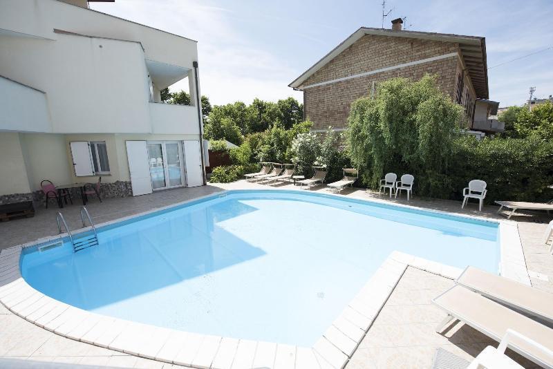 צ'סנטיקו Hotel Settebello B&B מראה חיצוני תמונה