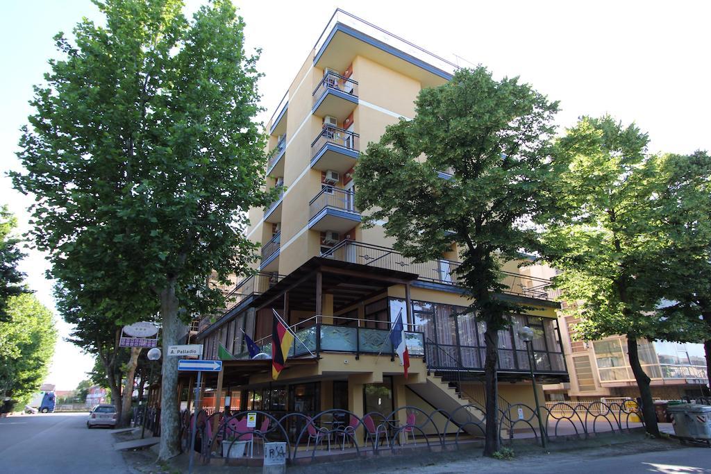 צ'סנטיקו Hotel Settebello B&B מראה חיצוני תמונה