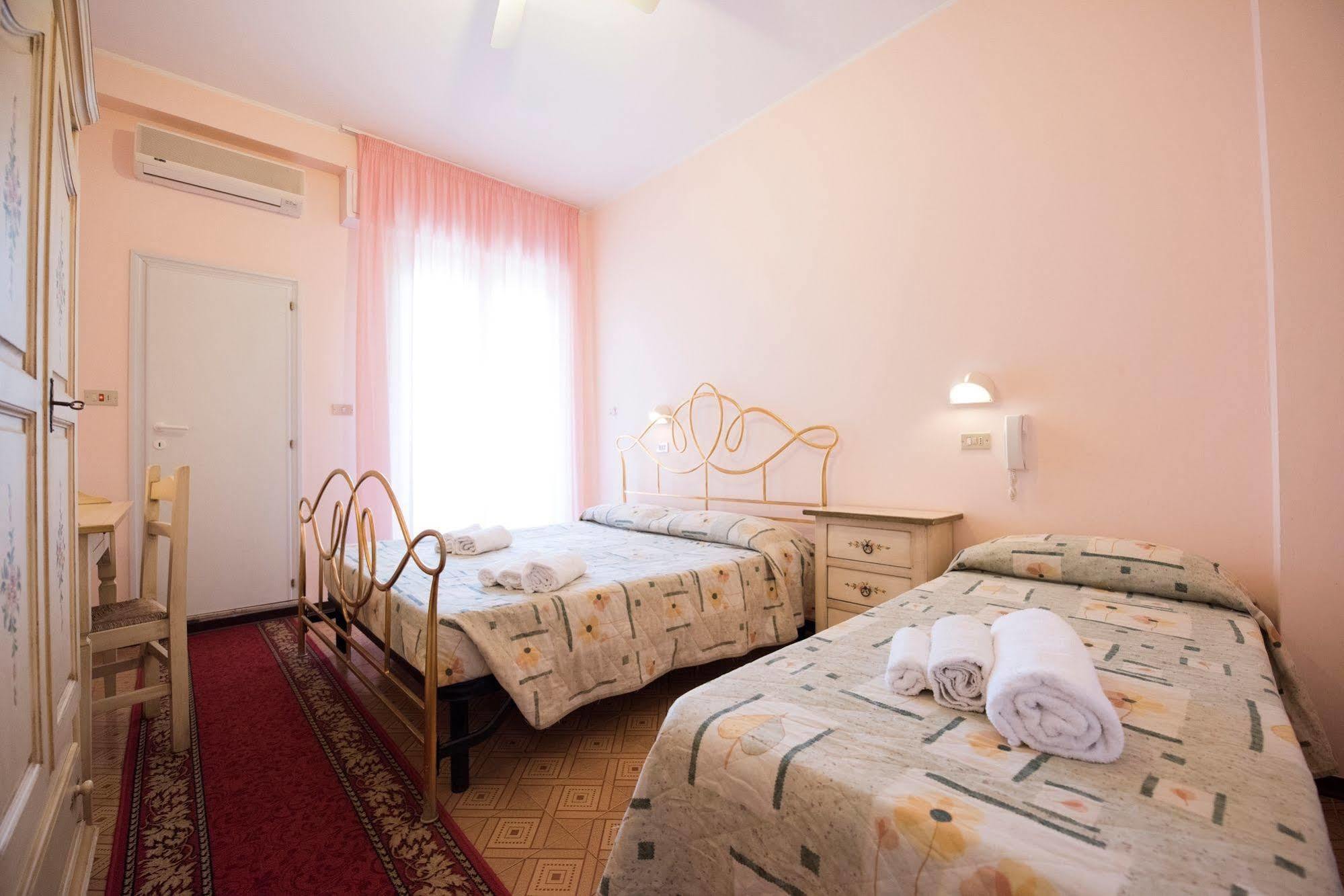 צ'סנטיקו Hotel Settebello B&B מראה חיצוני תמונה