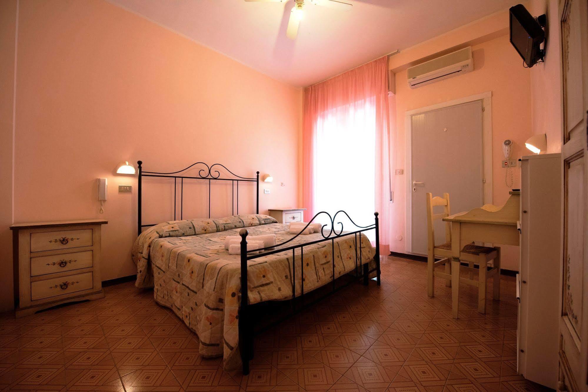 צ'סנטיקו Hotel Settebello B&B מראה חיצוני תמונה