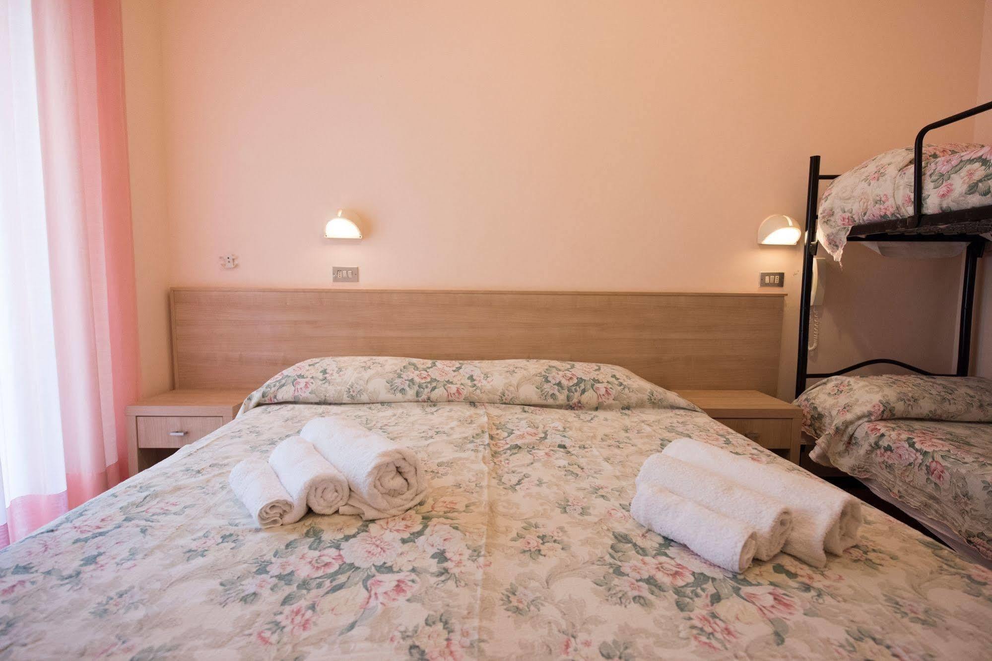 צ'סנטיקו Hotel Settebello B&B מראה חיצוני תמונה